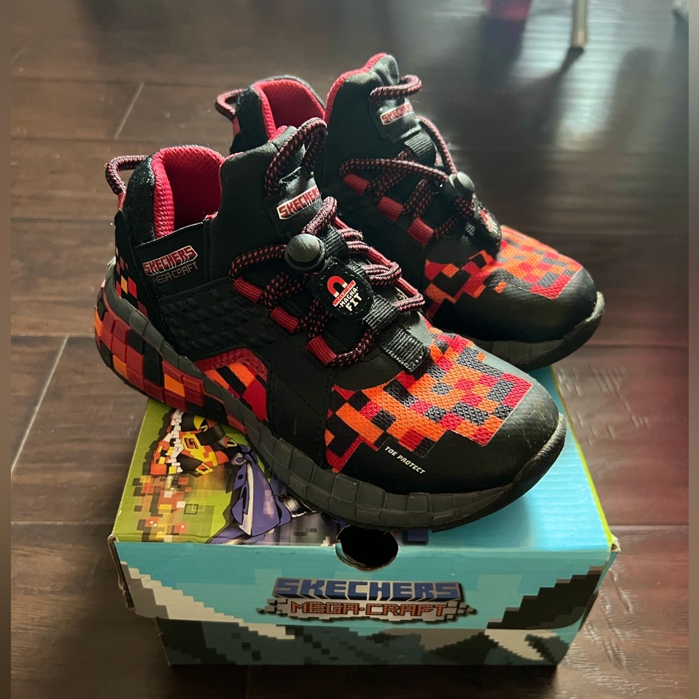 Kids Skechers Mega-Craft Sneaker Size 13 Black/Red Used